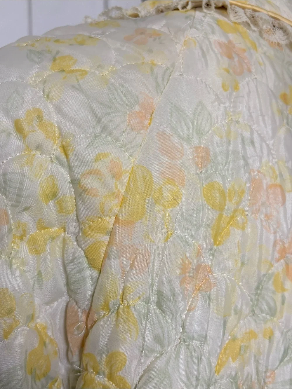 Vintage 50s Barbizon Floral Satin Lace Trim Quilted Robe Housecoat
